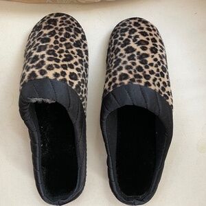 Isotoner Arch Contour Cushioned Leopard Slippers